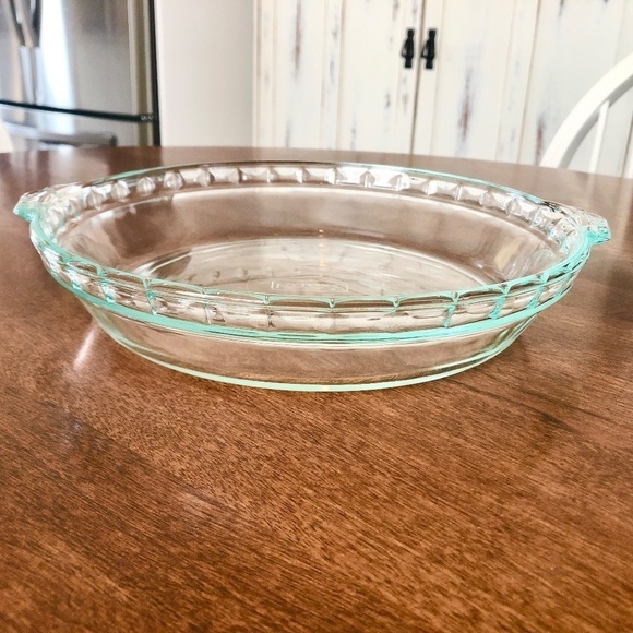 Pyrex, Clear Glass, Scalloped Edge, Pie Plates, Handles, Green Tint, Set of 2 - Picture 2 of 13